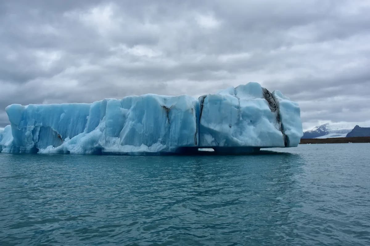 Diamond Beach glacial ice